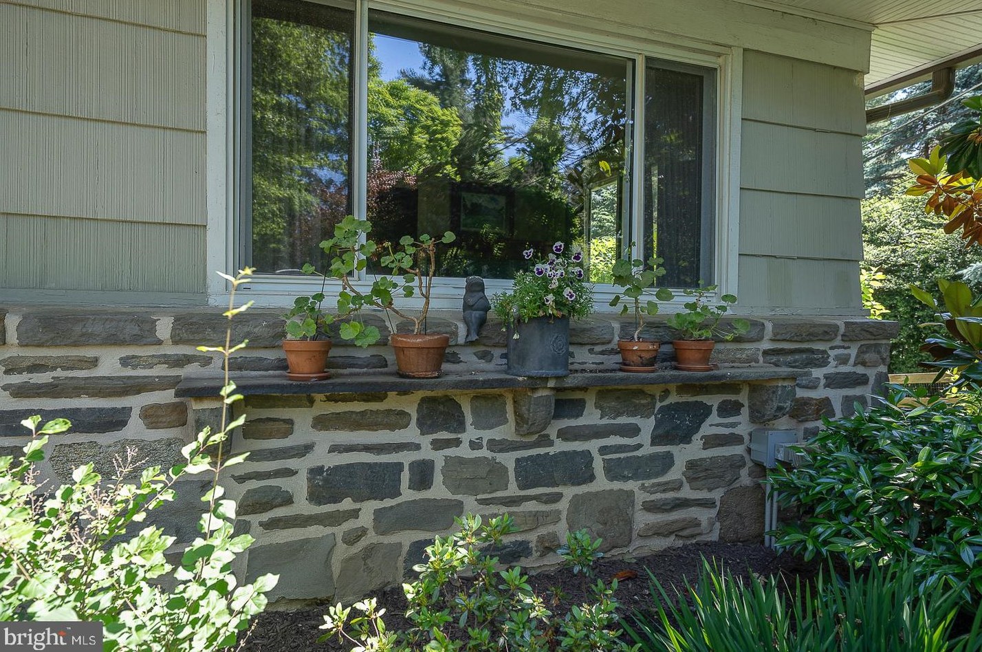 1924 Firethorn Ln, Ithan, PA 19085-1810