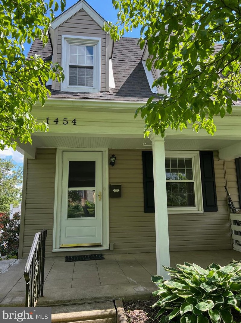 1454 Drayton Ln, Penn Wynne, PA 19096