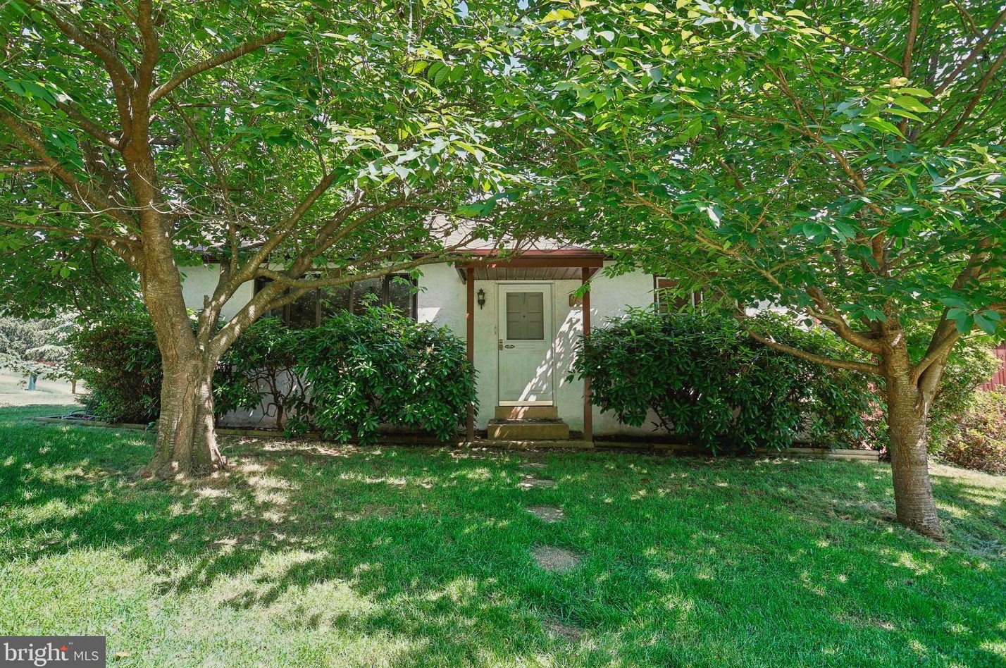 963 Sherman Ave, Huntingdon Valley, PA 19006-8736