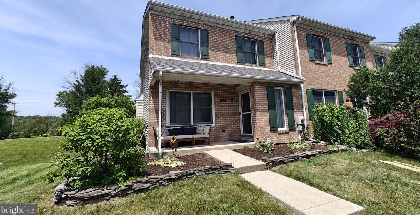1175 Valley Stream Dr, Perkiomenville, PA 18074-9462