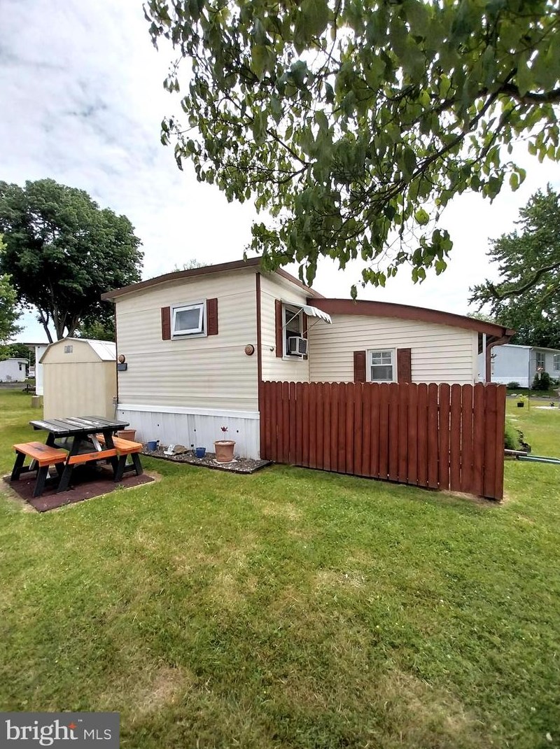 117 Washington Dr, Norristown PA  19403-2554 exterior