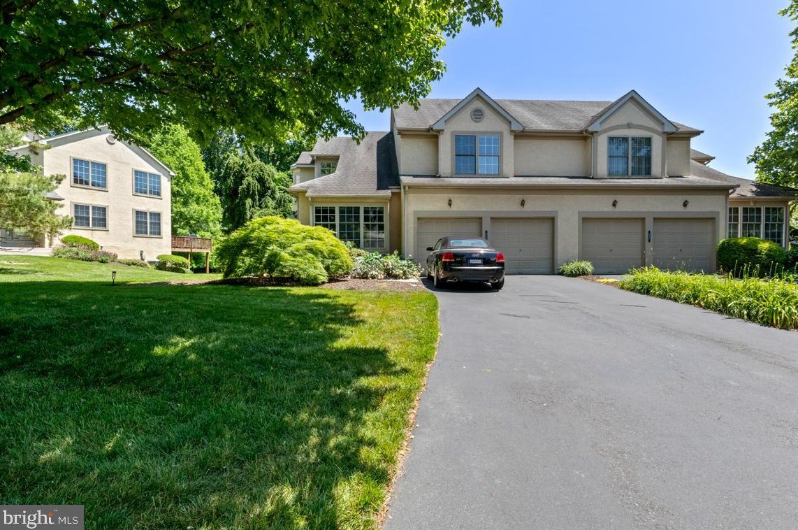 552 Red Oak Dr, Melrose Park, PA 19027-1348