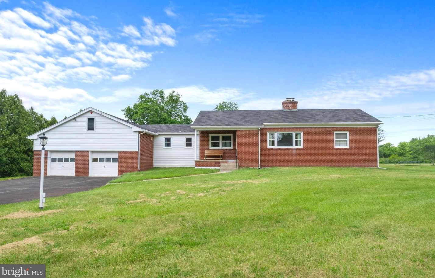 860 Troxel Rd, Lansdale, PA 19446-4631