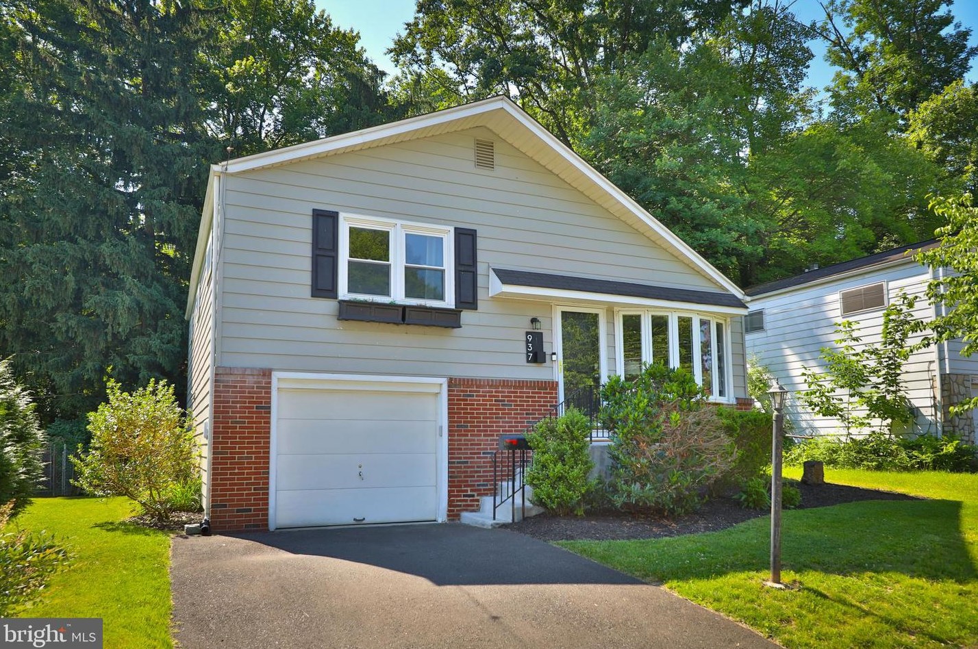 937 Maple Ave, Ardsley, PA 19038-2719