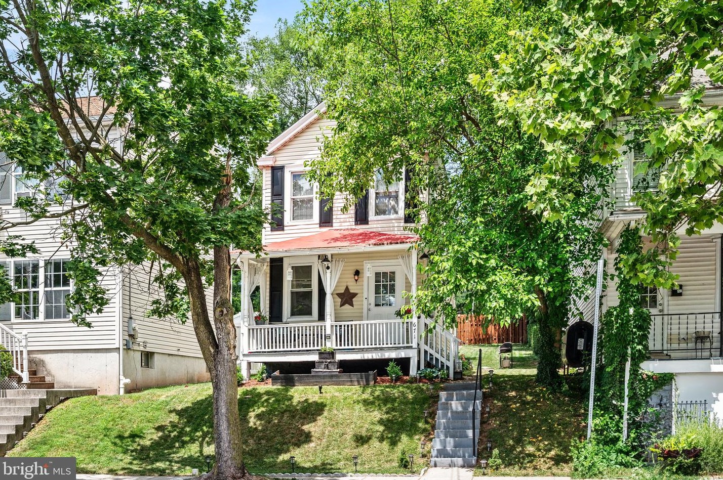 671 Walnut St, Pottstown, PA 19464-5744