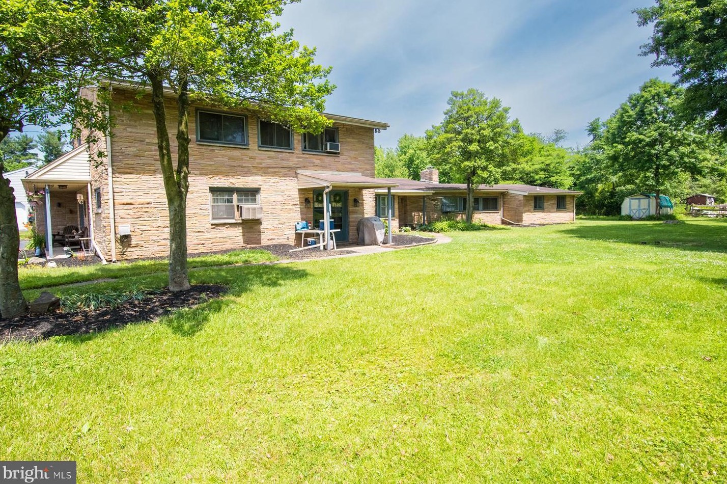 1029 Snyder Rd, Lansdale PA  19446-4609 exterior