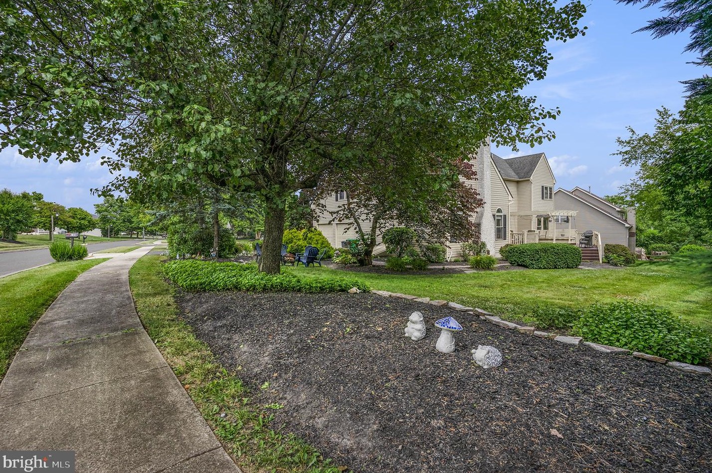 139 Clover Leaf Ln, North Wales PA  19454-1929 exterior