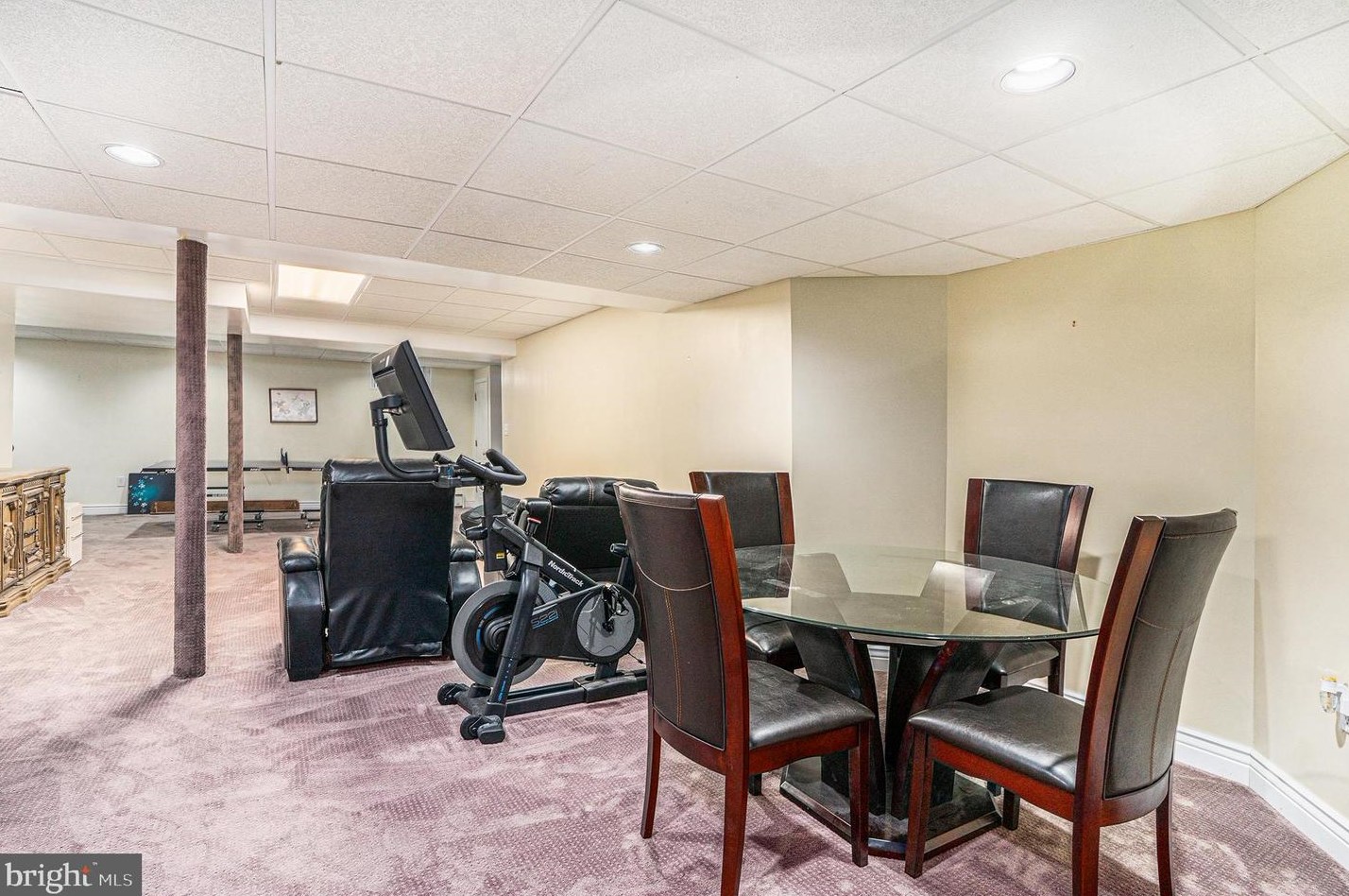 139 Clover Leaf Ln, North Wales PA  19454-1929 exterior