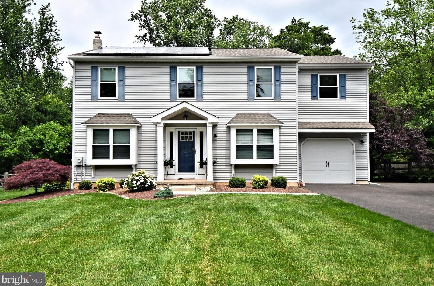 213 Twining Rd, Lansdale, PA 19446-6326