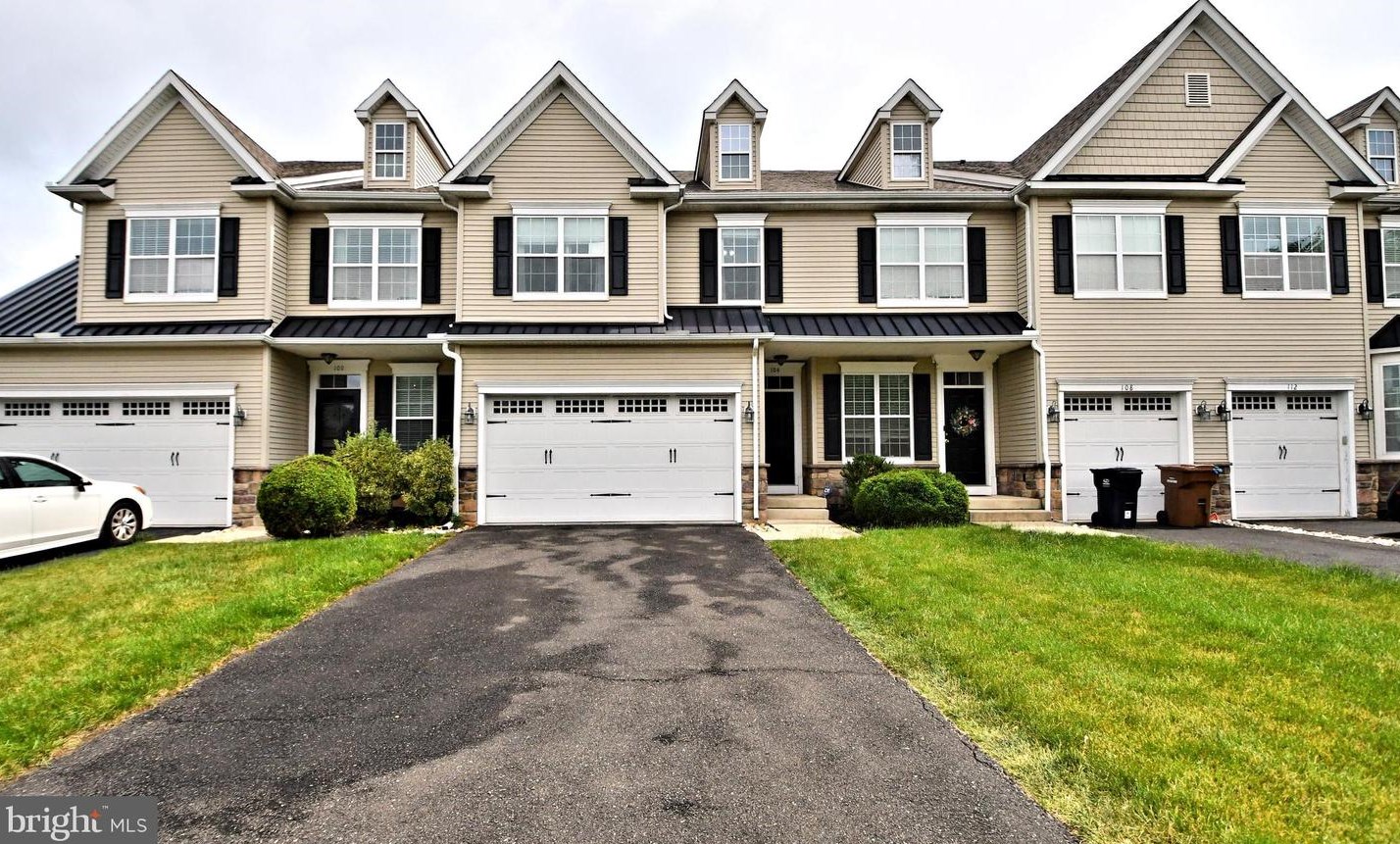 104 High Point Ave, Dresher PA  19025-1928 exterior