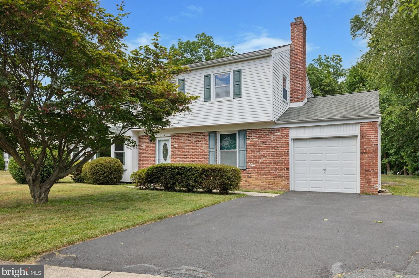2225 Laurel Cir, Willow Grove, PA 19090
