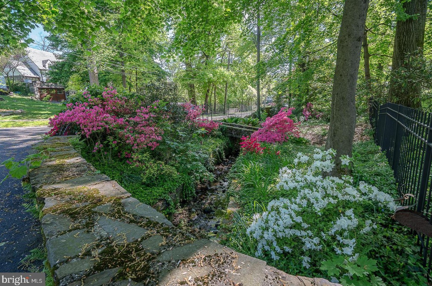 38 W Lodges Ln, Cynwyd, PA 19004