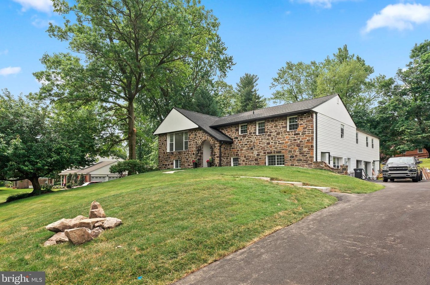 1212 Leedom Rd, Huntingdon Valley, PA 19006