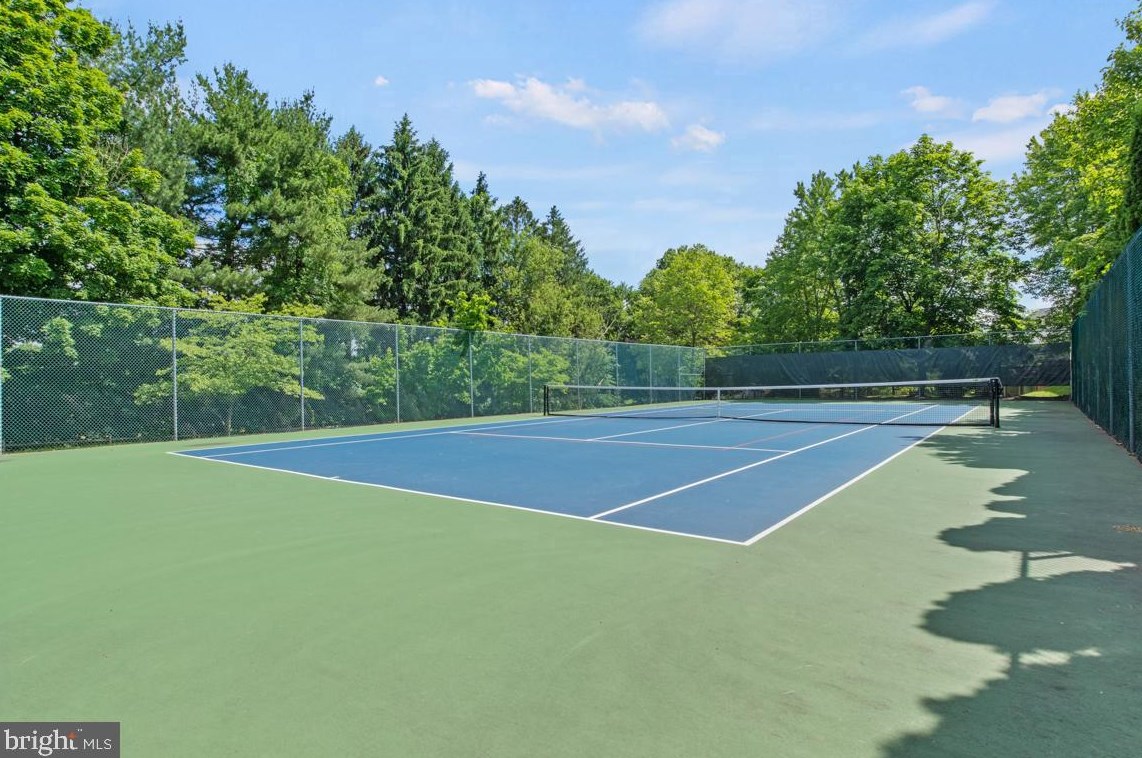 121 Mdw Vw Ln, Lansdale PA 19446-5929 exterior