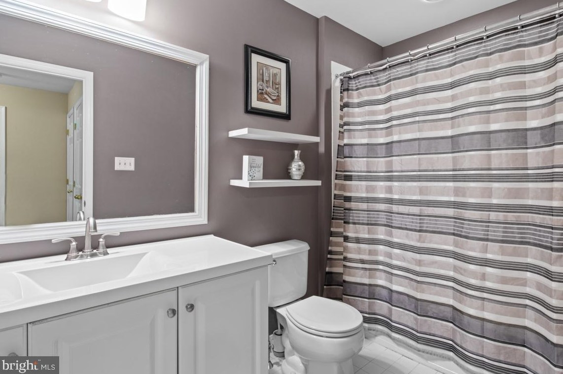 121 Mdw Vw Ln, Lansdale PA 19446-5929 exterior