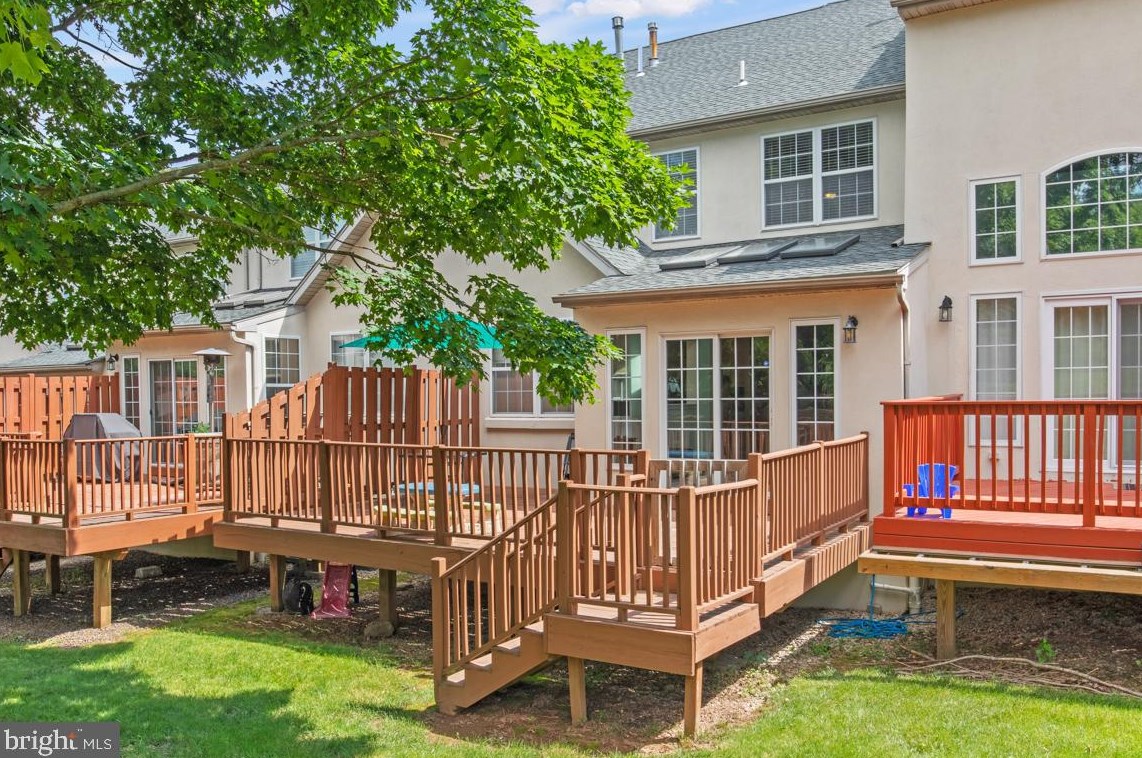 121 Mdw Vw Ln, Lansdale PA 19446-5929 exterior