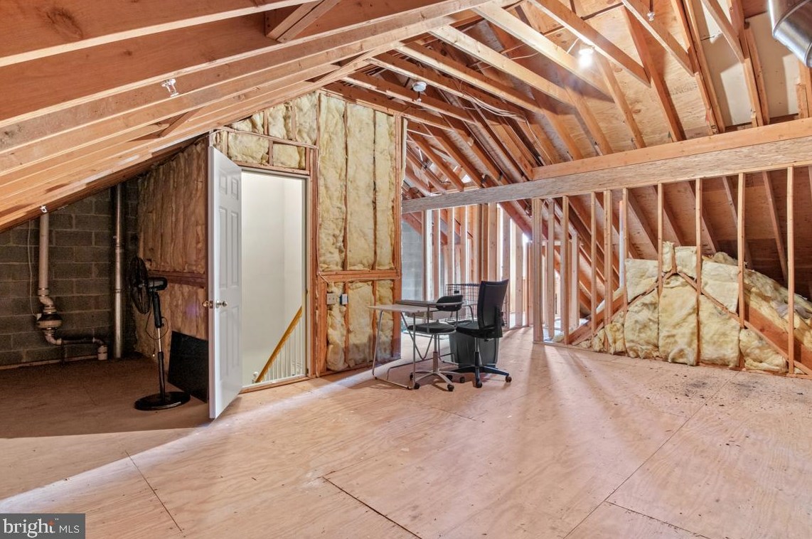 121 Mdw Vw Ln, Lansdale PA 19446-5929 exterior