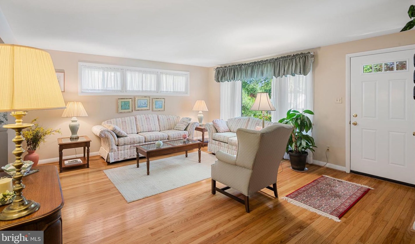 592 Bob White Rd, Wayne, PA 19087