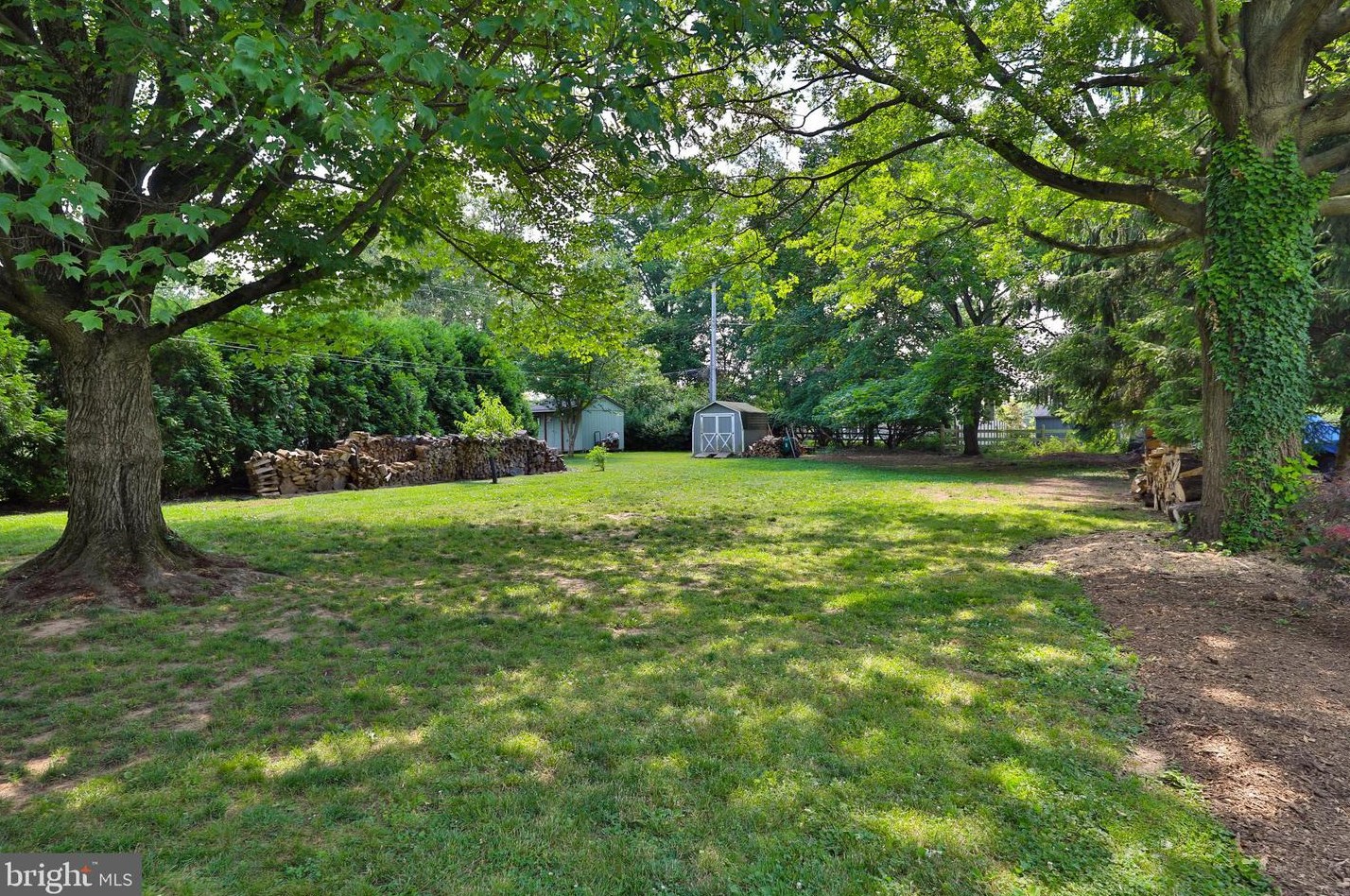 307 Crestview Rd, Lansdale PA 19446-2908 exterior