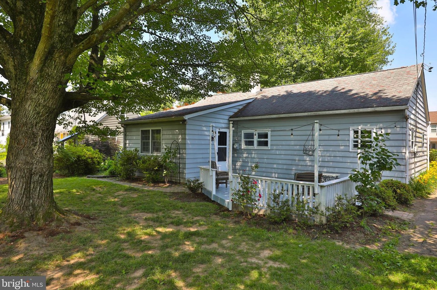 307 Crestview Rd, Lansdale PA 19446-2908 exterior