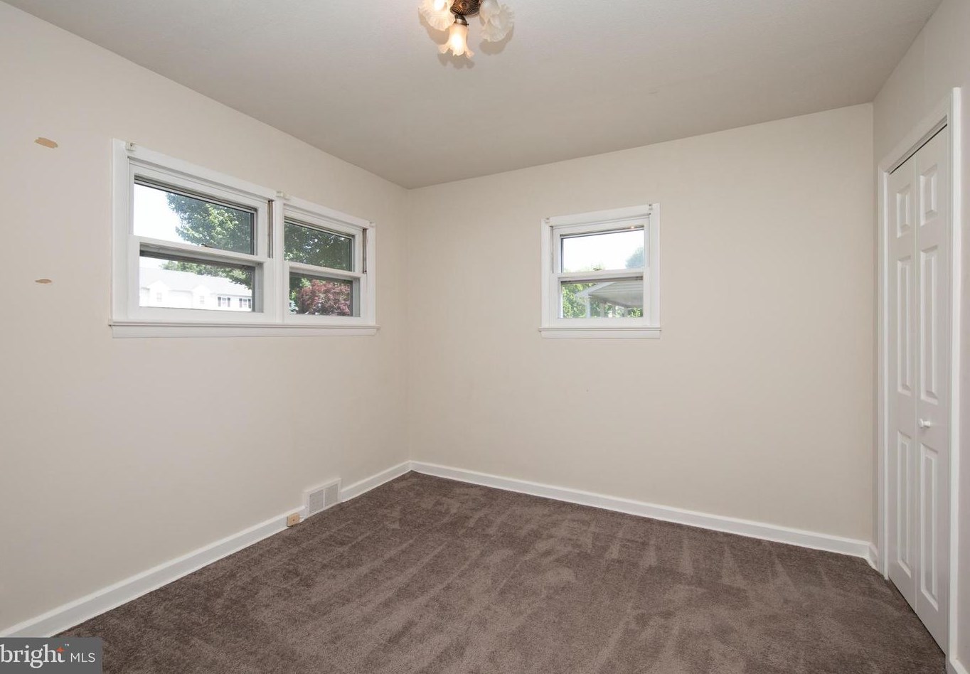 307 Crestview Rd, Lansdale PA 19446-2908 exterior