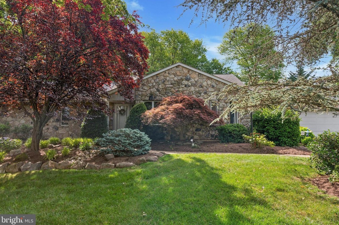 106 Holly Dr, Lansdale, PA 19446
