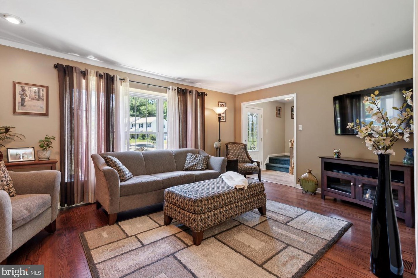 45 Hideaway Dr, Willow Grove, PA 19090