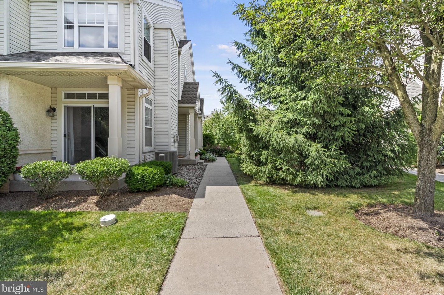 802 Dresher Woods Dr, Dresher, PA 19025