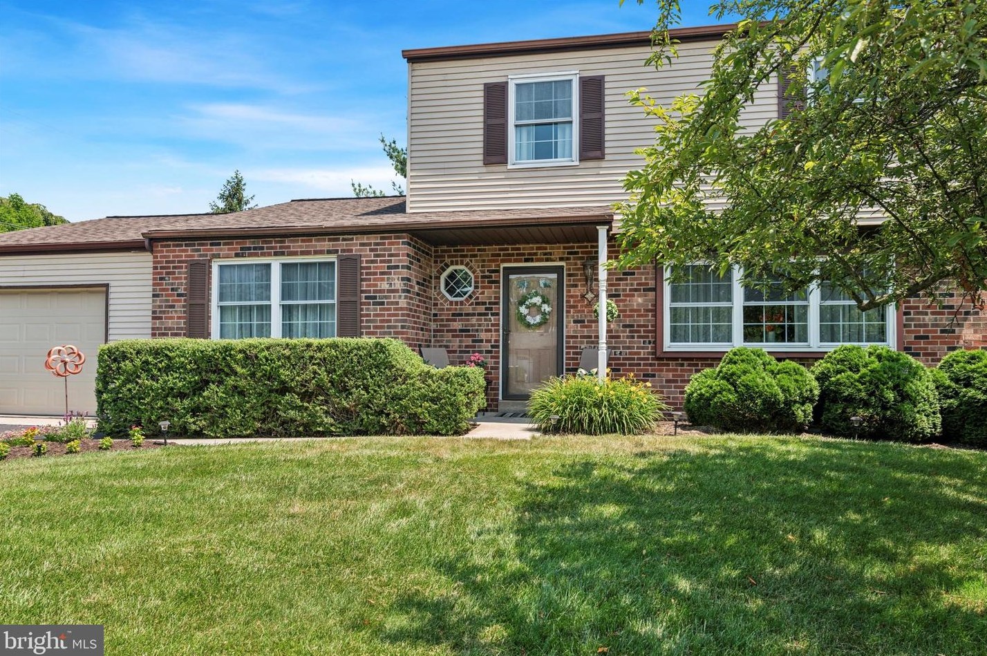 1141 Horseshoe Dr, Blue Bell, PA 19422