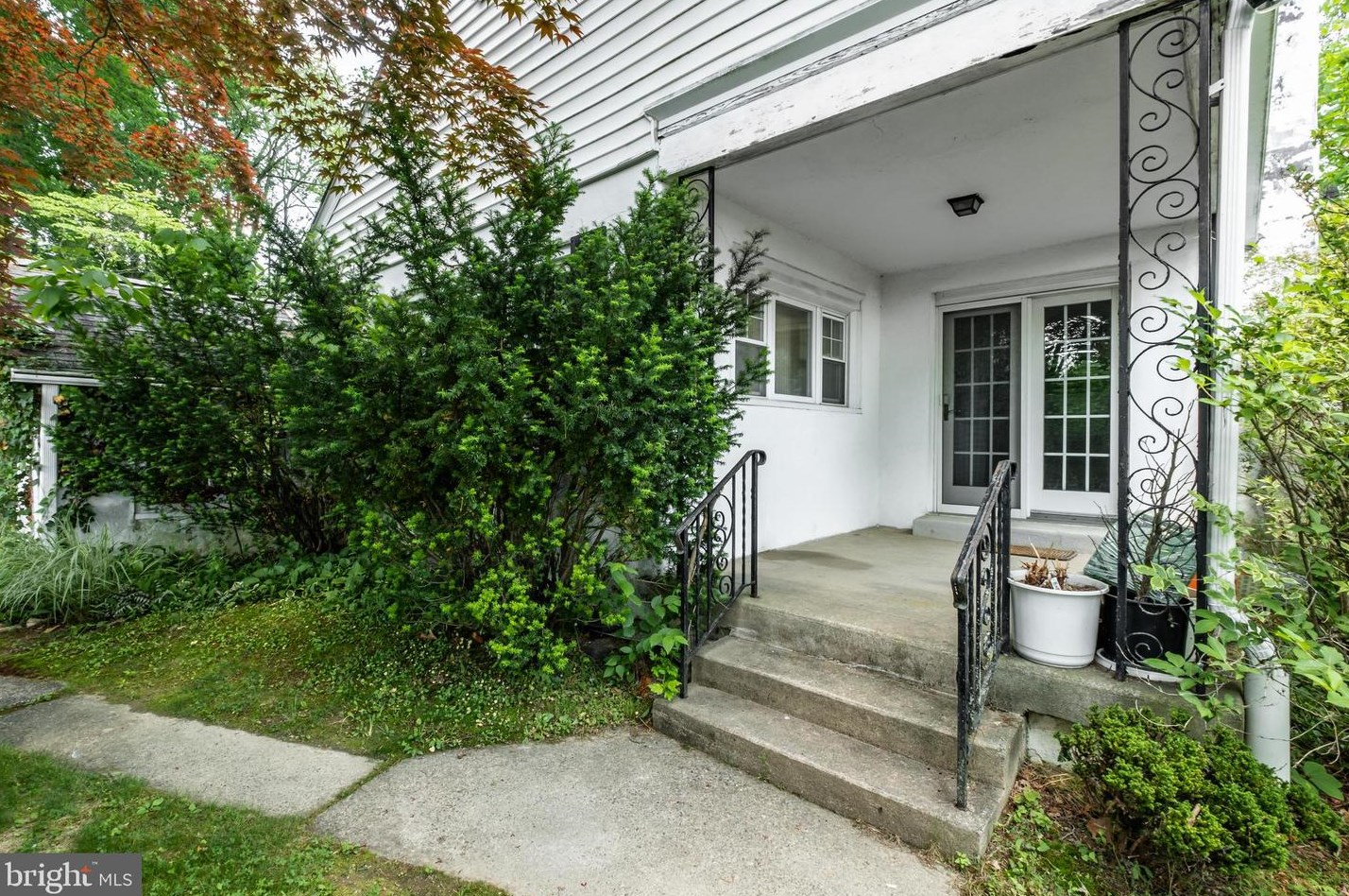 932 Twining Rd, Dresher, PA 19025-1726