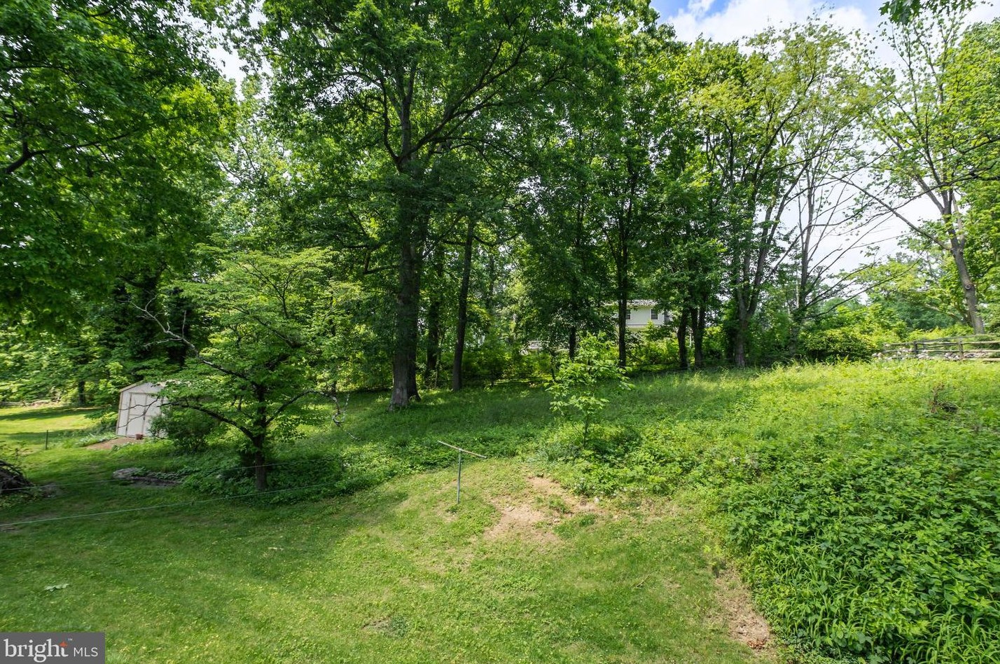 932 Twining Rd, Dresher PA  19025-1919 exterior