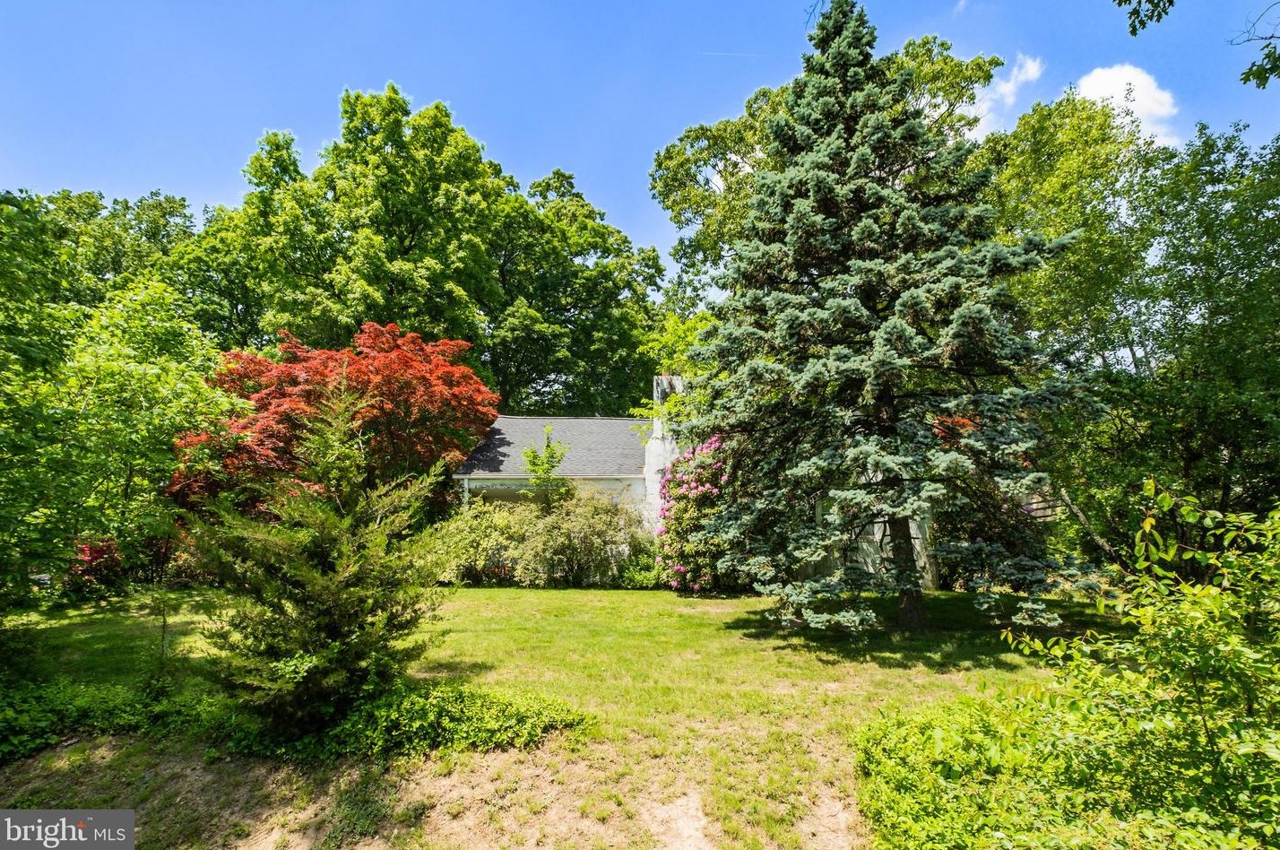 932 Twining Rd, Dresher PA  19025-1919 exterior