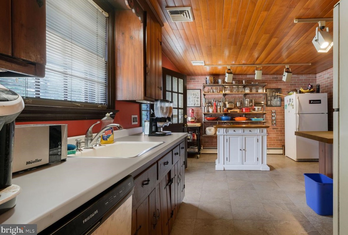 941 Tennis Ave, Prospectville PA  19002-2312 exterior