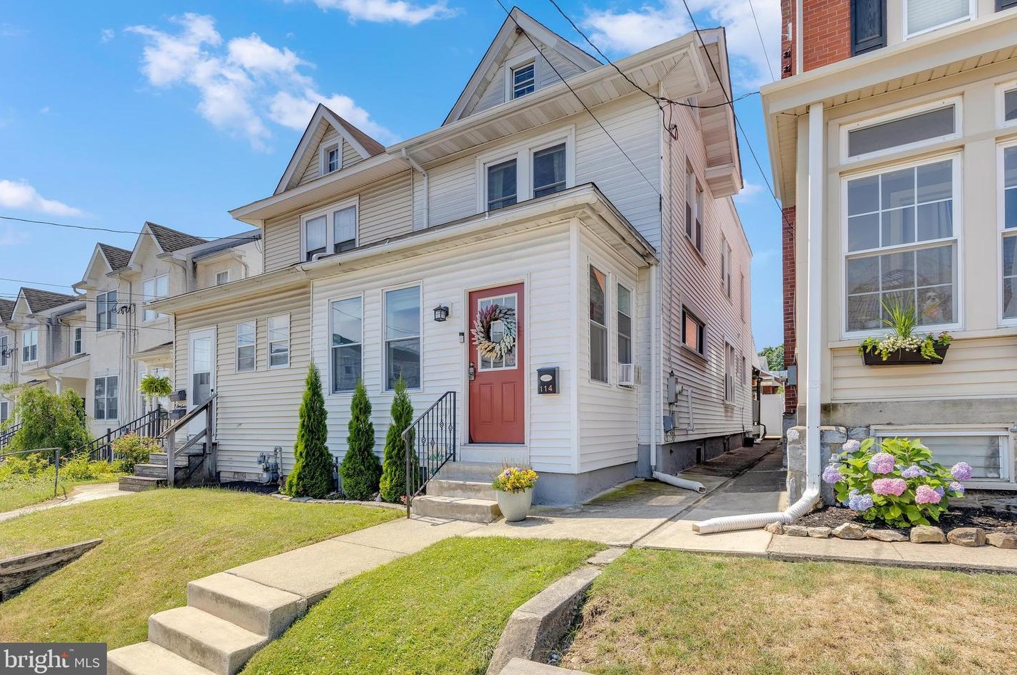 114 8th St, Norristown, PA 19405