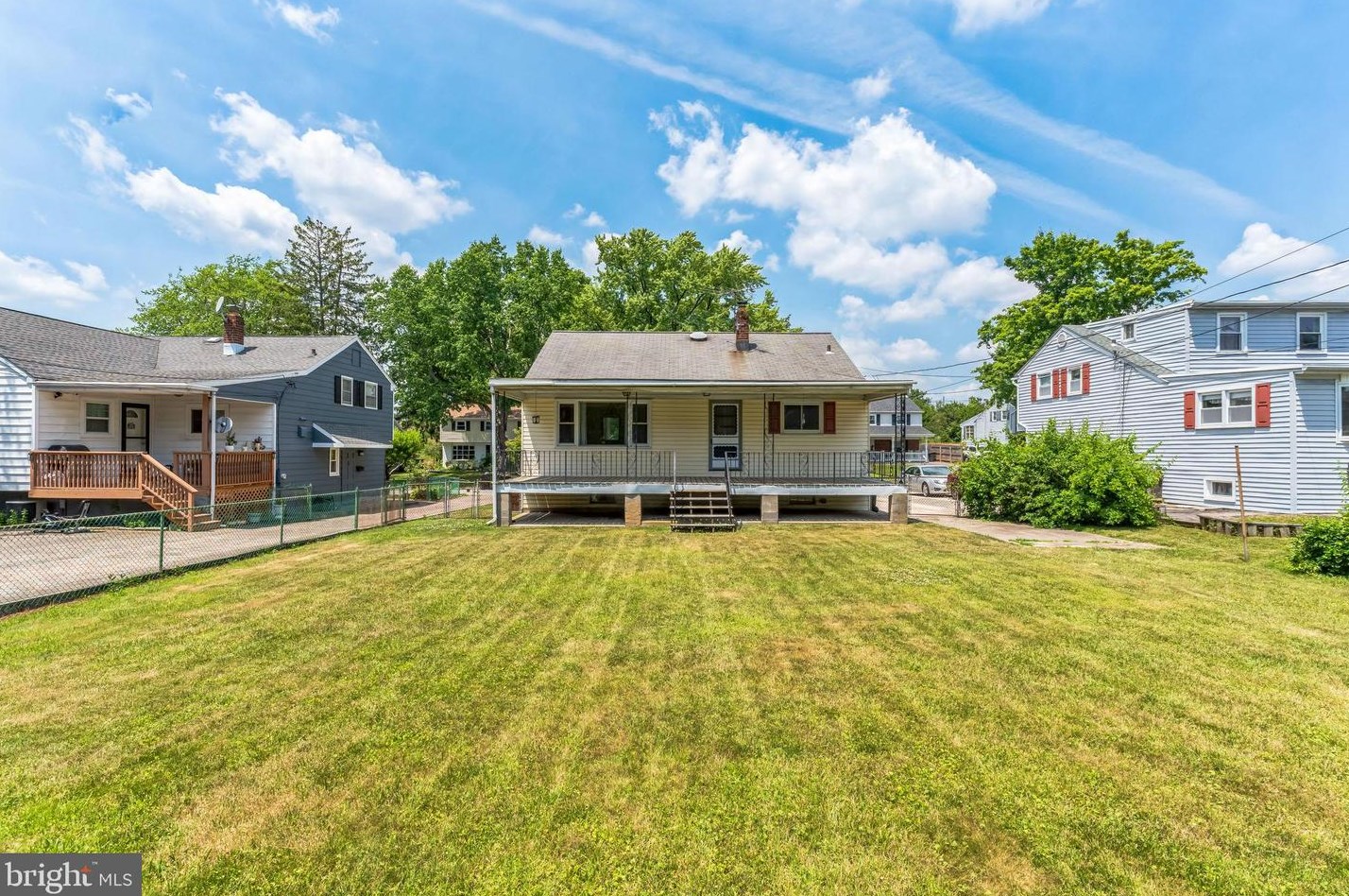 477 Old Fort Rd, Norristown PA  19406-2315 exterior