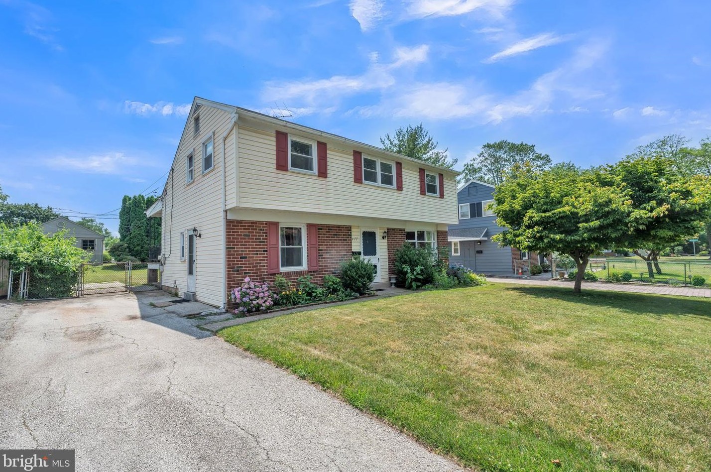 477 Old Fort Rd, Norristown PA  19406-2315 exterior