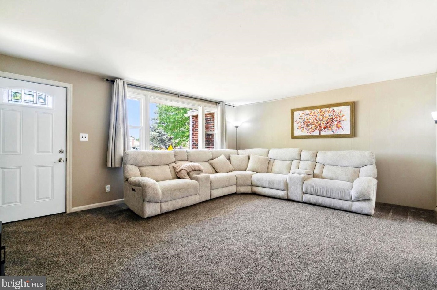 1927 Smith Ave, Willow Grove, PA 19090