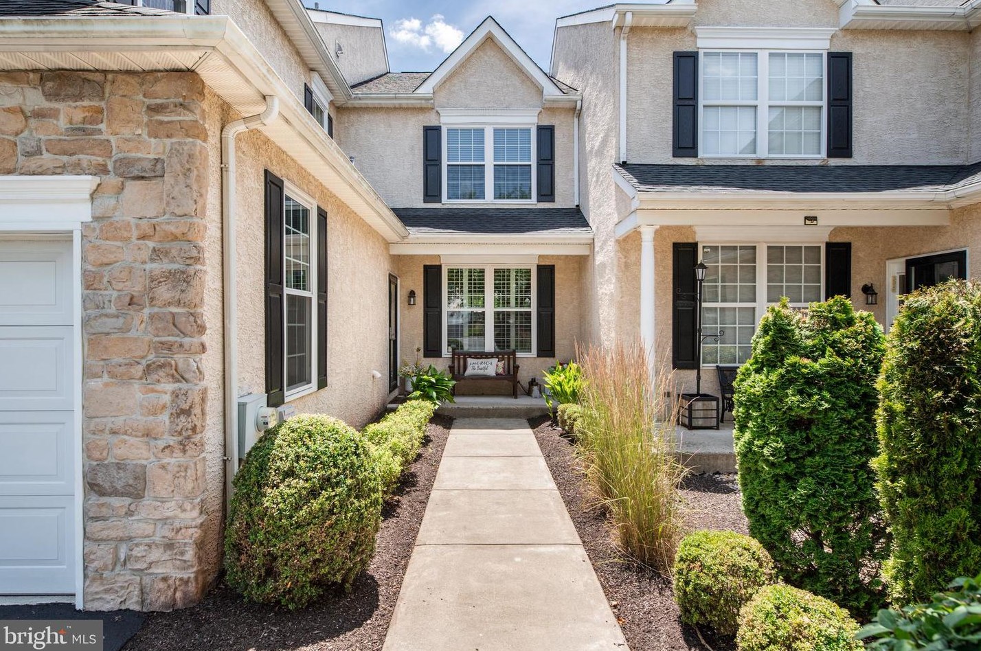 390 Dewsbury Pl, Blue Bell, PA 19422