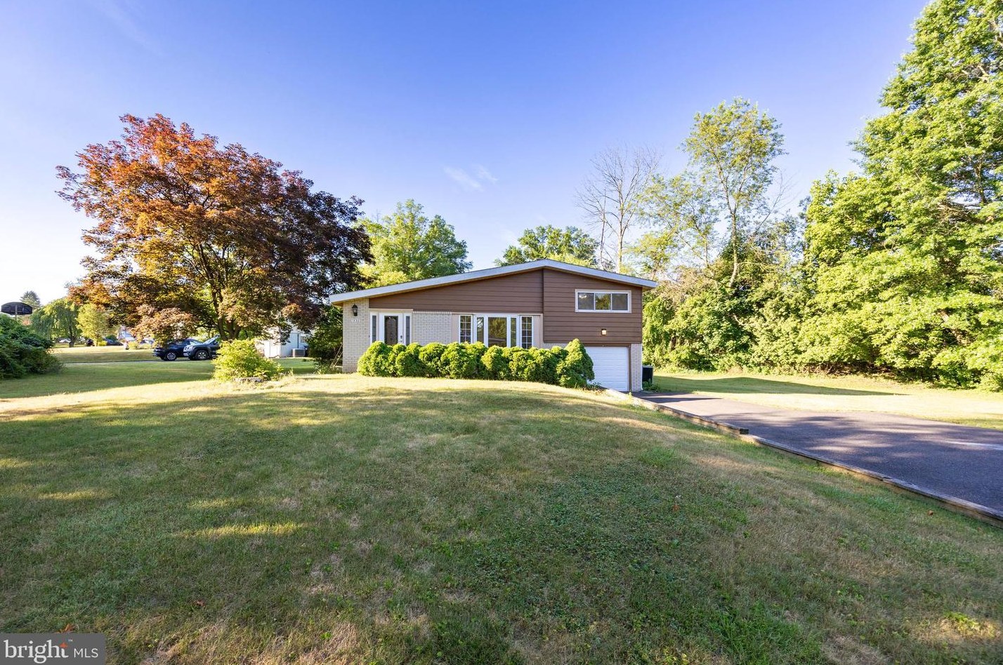 1536 Clearview Ave, Blue Bell, PA 19422