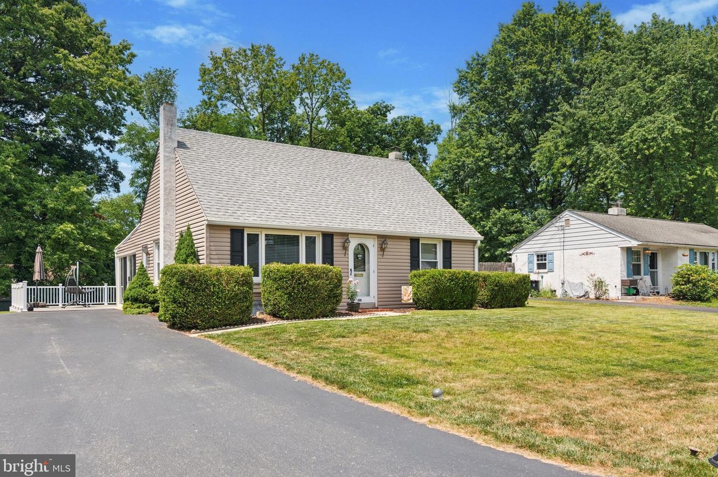 1037 Cardinal Rd, Norristown, PA 19403