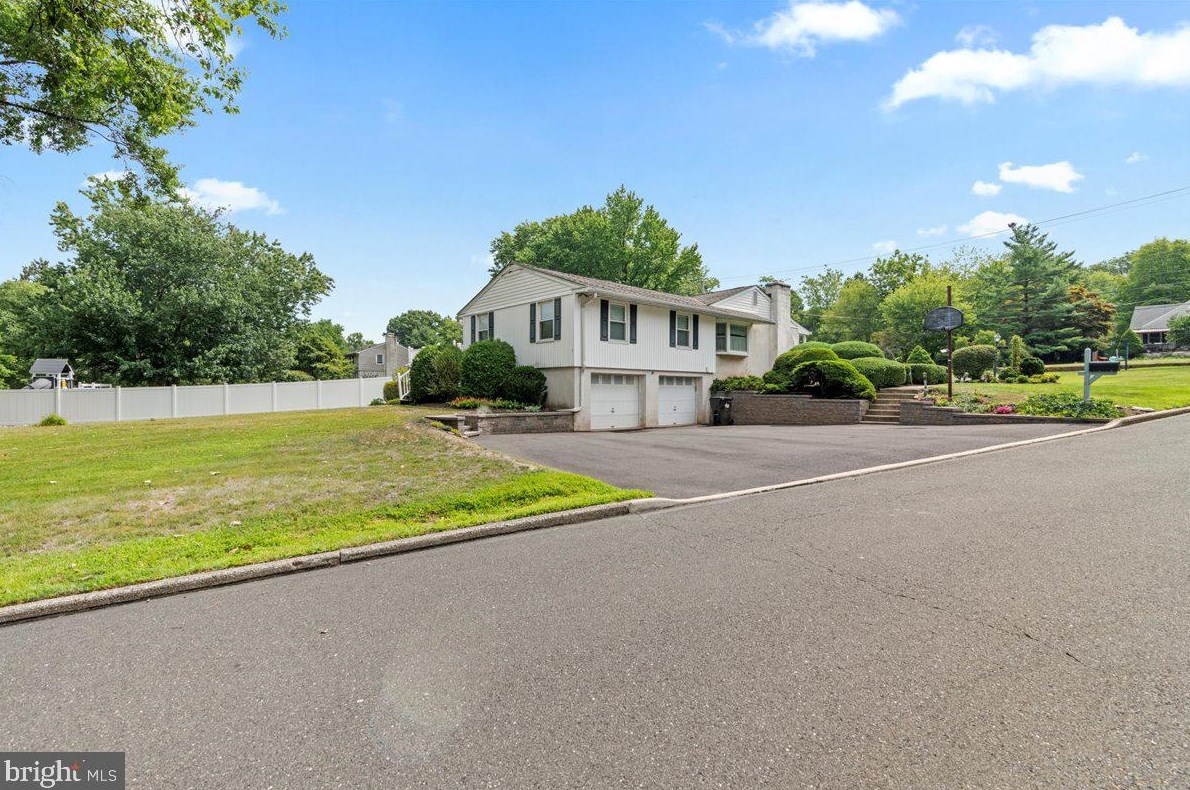 1302 Lansdale Ave, Lansdale, PA 19446