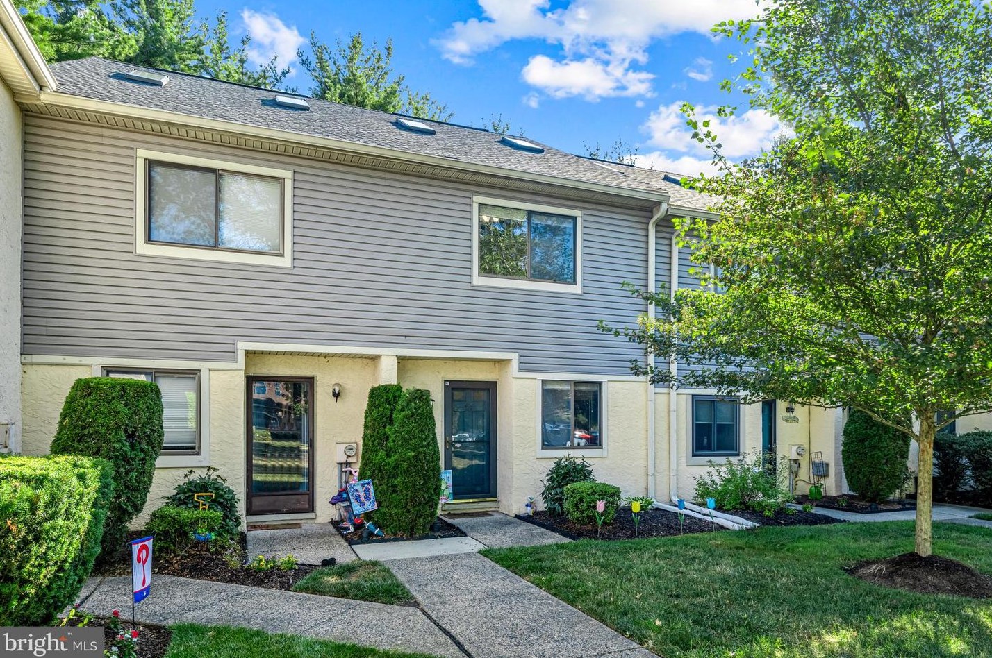47 Ember Ln, Horsham, PA 19044
