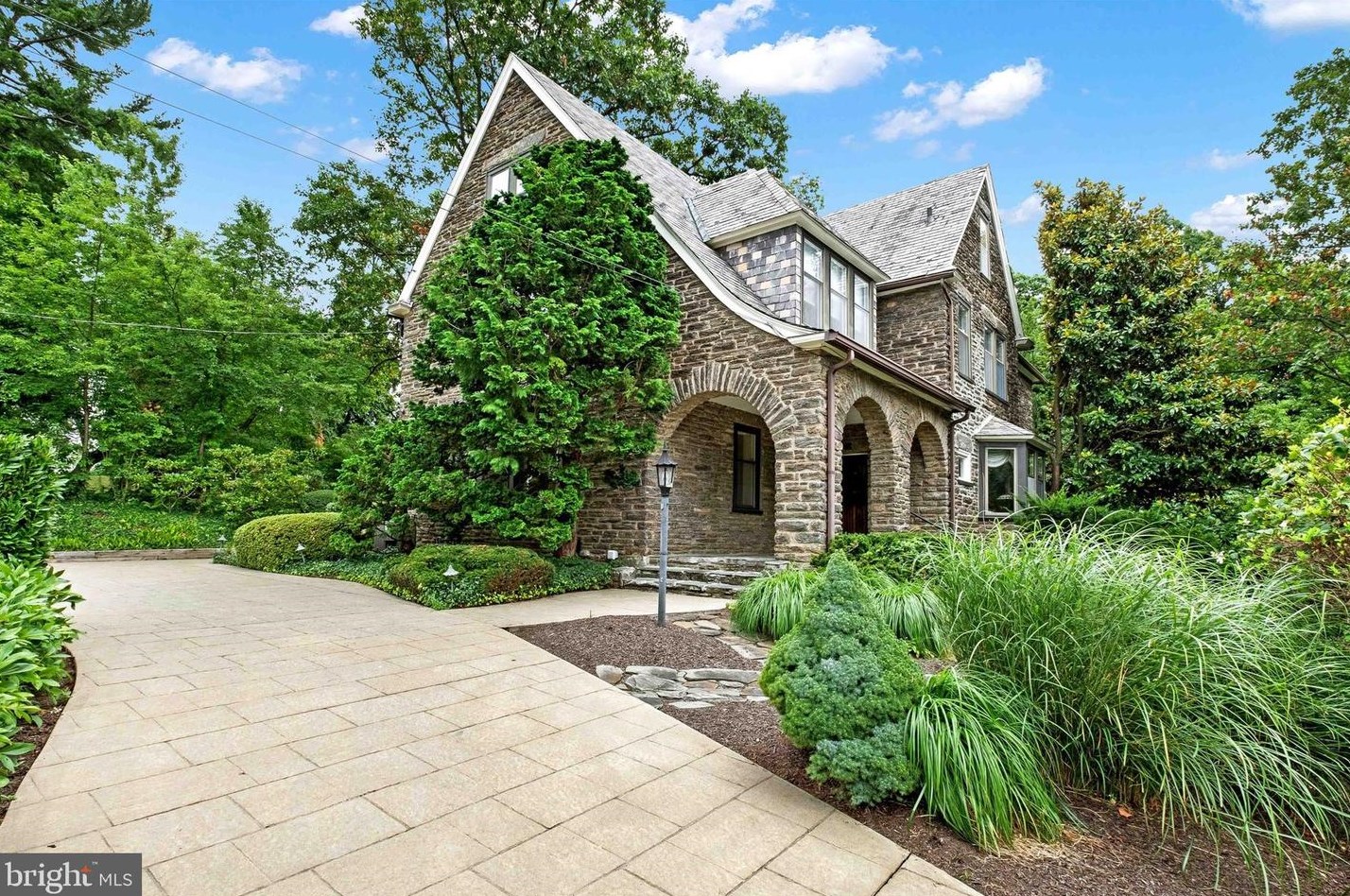 8141 High School Rd, Melrose Park, PA 19027-2441