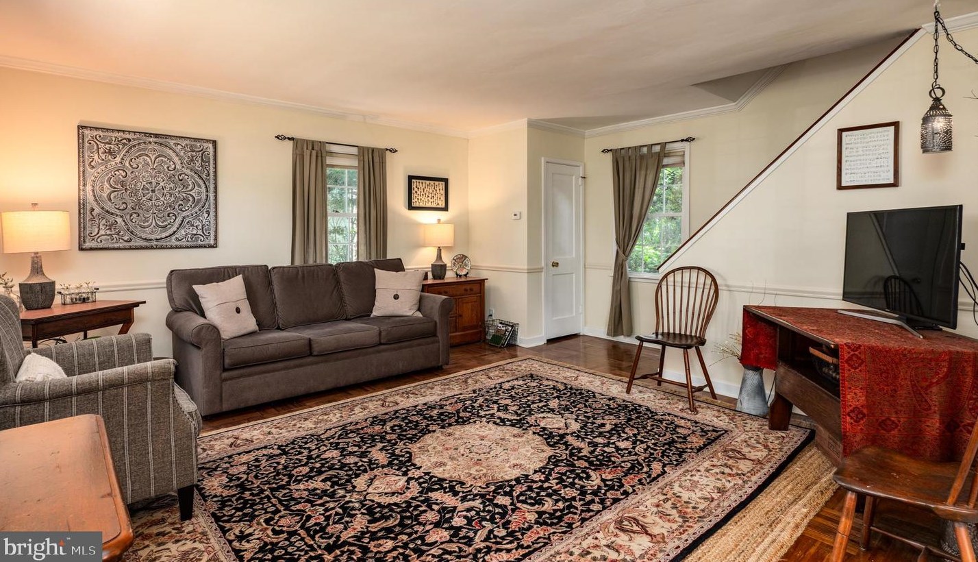 547 School House Ln, Willow Grove, PA 19090