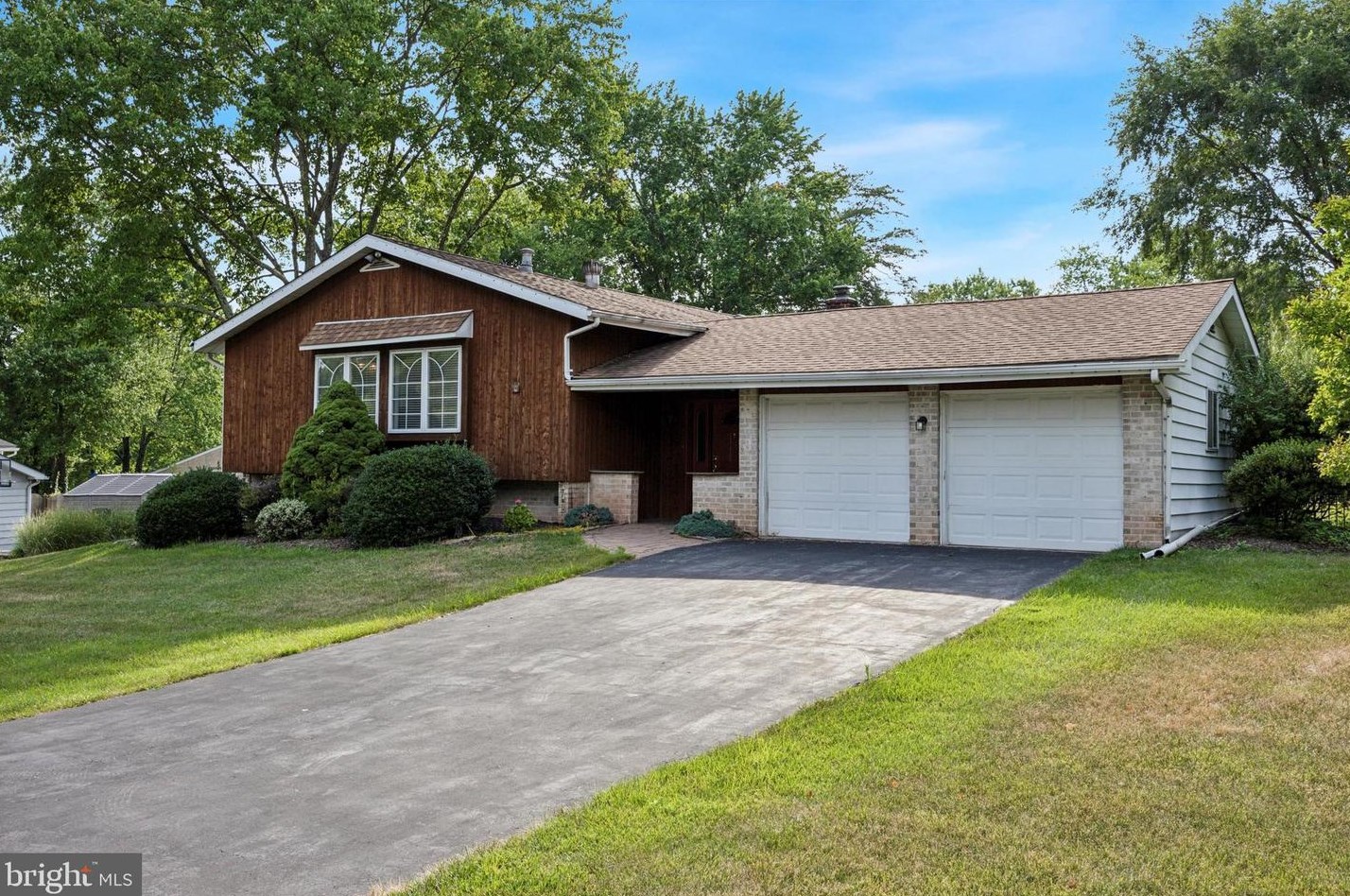 521 Falcon Rd, Norristown, PA 19403-1964