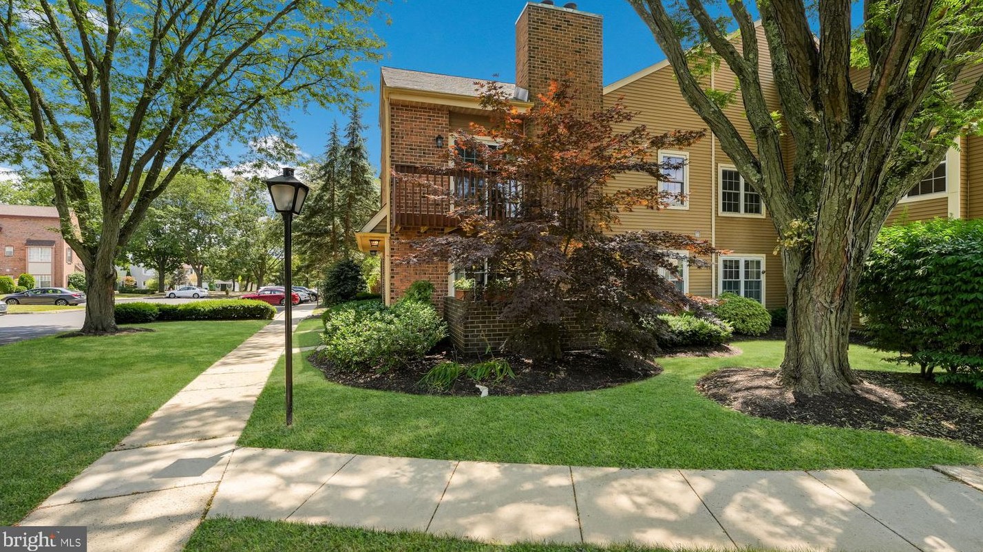 25 Hickory Dr #b-8, Horsham, PA 19044