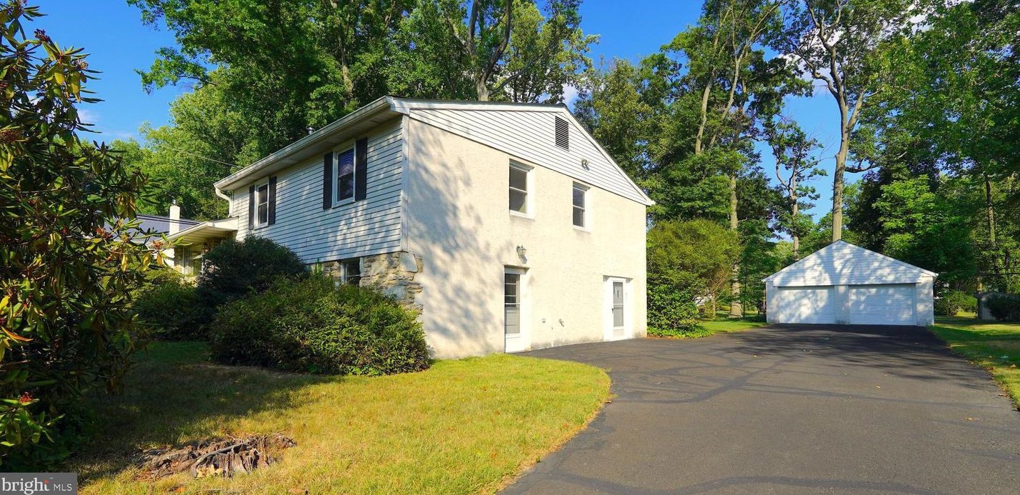160 Deer Run Rd, Willow Grove, PA 19090