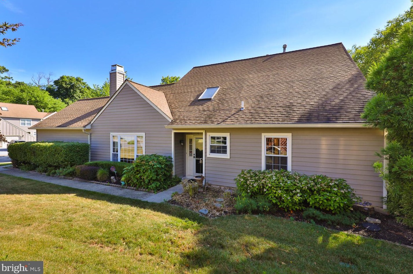 128 Orchard Ct, Blue Bell, PA 19422