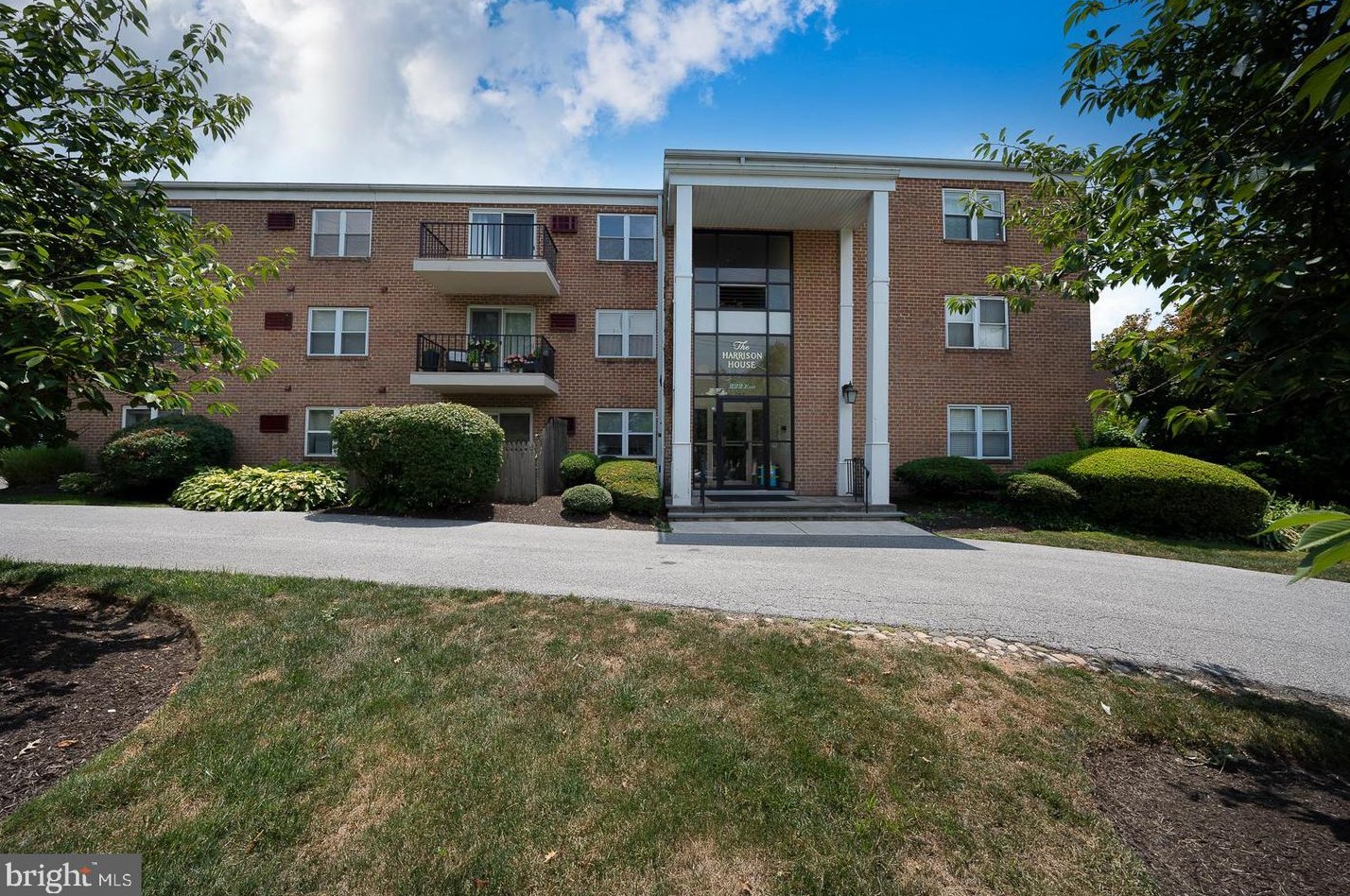 222 E Montgomery Ave #304, Ardmore, PA 19003