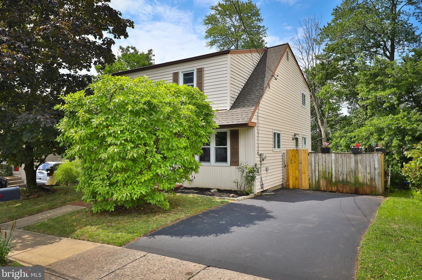 2828 Phipps Ave, Willow Grove, PA 19090